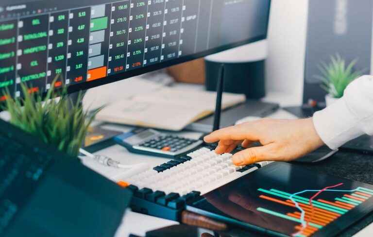 Illustration of Arm Shares Surge as Exclusive AI Chip Forecast Drives Impressive Revenue Boost